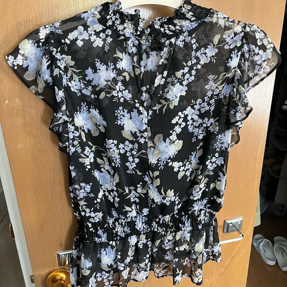 Floral Ruffle Sleeve Blouse - Picture 6 of 7